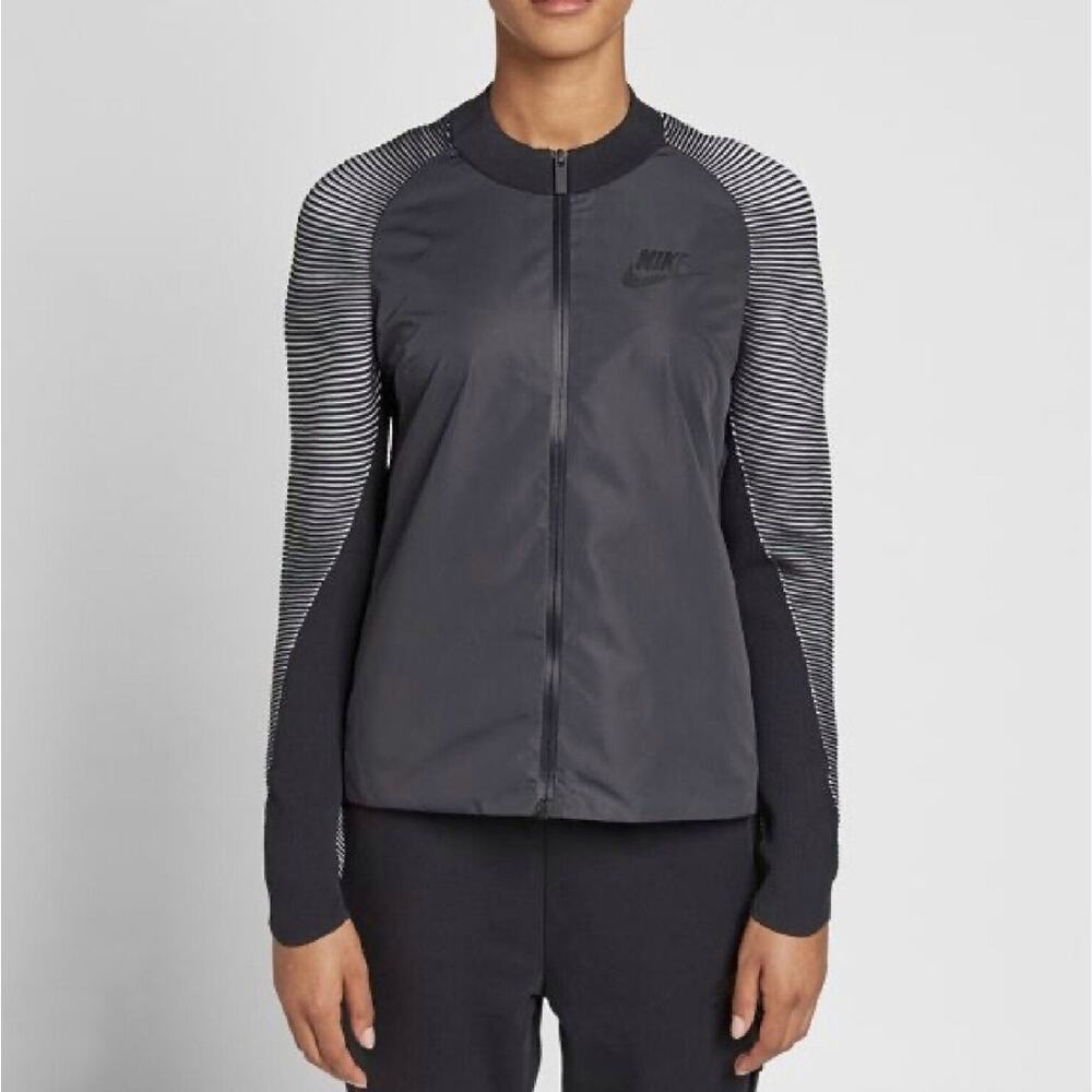 Nike Tech Women's Dynamic Reveal Zip Front Jacket Black Size Medium 828292-010